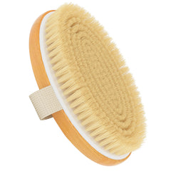 Metene detalle de pelos naturales del cepillo para exfoliar sin irritación.