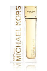Frasco Michael Kors Sexy Amber listo para realzar momentos nocturnos.