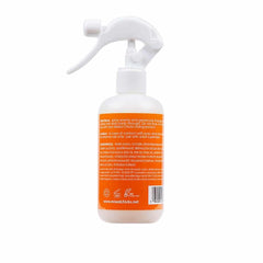 Base Coat Mixed Chicks con atomizador, brinda brillo suave y controla frizz.