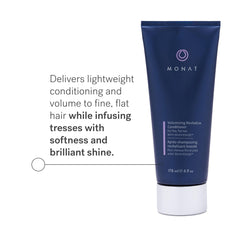 MONAT Volume Revitalize : doseur en action pour application précise sans alourdir