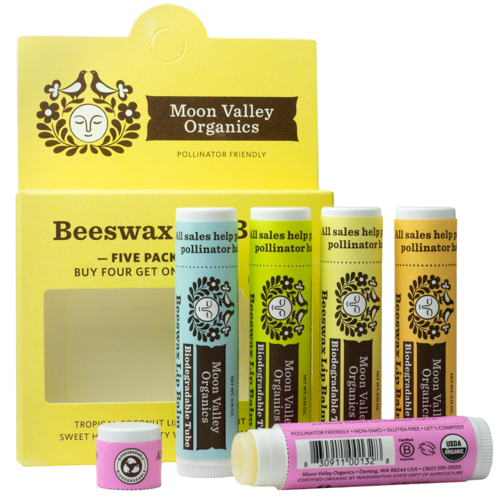 Moon Valley Organics bálsamo labial vainilla para hidratación suave y aroma agradable.