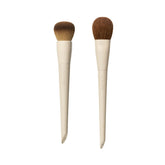 Brocha A24 MORPHE x Ariel para base suave y cobertura uniforme.