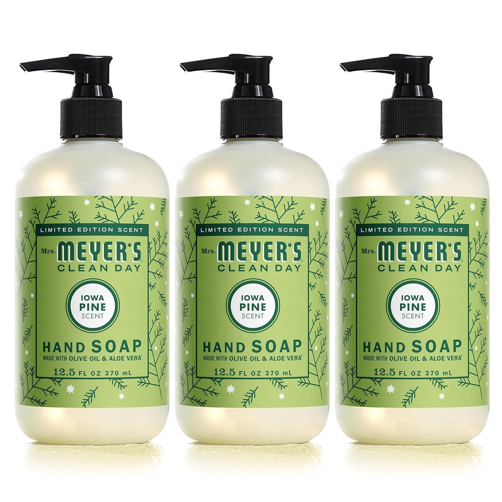 Jabón de manos Mrs. Meyer's Clean Day con aroma a Pino de Iowa para uso diario.