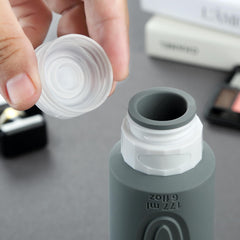 Tapas herméticas de tres capas de Mrsdry evitan derrames durante el traslado.