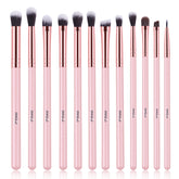 MSQ set de brochas para ojos en rosa, apariencia premium y cobertura homogénea.