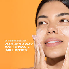 Murad Esencial-C: ingredientes con vitamina C para tono uniforme y antioxidante.