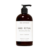 Muse Apothecary botella verter para experiencia aromática suave en manos