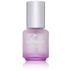 Nailtiques Fórmula 2 Plus: aplicación en uñas para acabado duro y duradero.