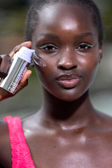 Naked Sundays SPF50 base ligera ideal para maquillaje diario.