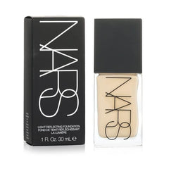 NARS Base de maquillaje de luz reflectante L3 Gobi, textura difuminada que corrige imperfecciones con ligereza.