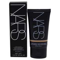 NARS Alaska en bote, acabado translúcido para tono natural y luminosidad.