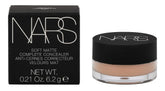 Correcteur NARS Crème Brûlée : texture légère pour un rendu naturel.