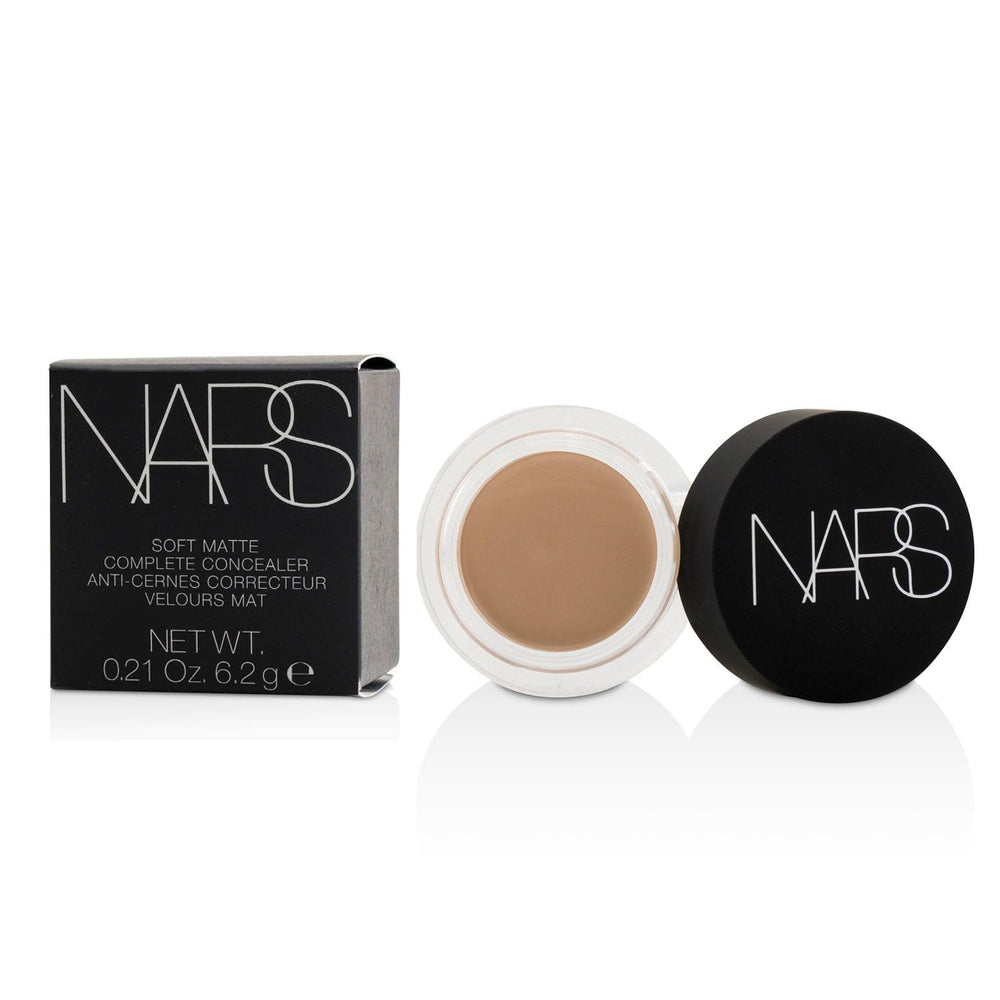 NARS correcteur mat Vanille emballage élégant prêt pour application