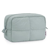 Narwey Puffy bolsa de maquillaje verde salvia, vista frontal compacto para viaje
