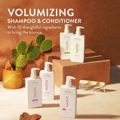 Native acondicionador hierba-del-desierto-sandalo: envase a juego y cabello suave.