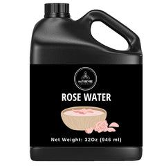 Aplicación suave en cabello con agua de rosa para hidratación ligera