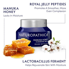 Aplicación suave con dedos del bálsamo desmaquillante Naturopathica.