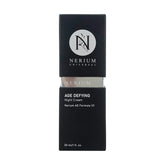Nerium Universal Night Cream, frasco de vidrio, hidratación nocturna para piel más suave al amanecer.