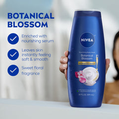 NIVEA Aroma floral suave durante la ducha para un momento relajante.