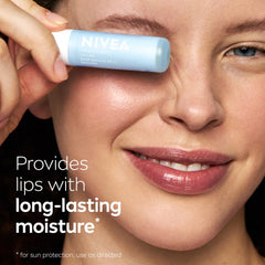 Bálsamo labial NIVEA con vitaminas C y E para nutrir