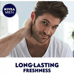 Frente del envase de NIVEA HOMBRE Protección Plateada con diseño limpio
