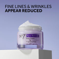 Texture crème No7 nuit au rétinol pur en premier plan pour absorption douce