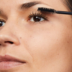 No7 Lash Impact Máscara se seca rápido para un acabado limpio.