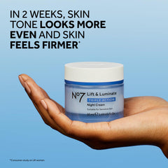 No7 Lift and Luminate, crema con hialurónico e hibisco para hidratación y firmeza.