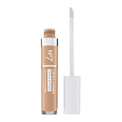 No7 Lift & Luminate: cobertura media para tono uniforme.