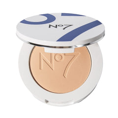 No7 Lift & Luminate polvo compacto en empaque, acabado suave y portátil.