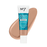 No7 Protect & Perfect: bote de 30 ml con hidratación duradera para piel suave y uniforme.