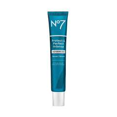 Botella de No7 Protect & Perfect Serum para hidratación y suavizado de la piel.