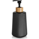 Dispensador Nortsa Miira de vidrio negro visto de frente, elegante para baño