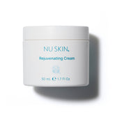Nu Skin Crème Rajeunissante, pot ouvert montrant texture hydratante et riche.