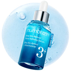 Botella azul de Numbuzin No.3 Serum refina poros y mejora la textura.