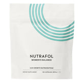 Nutrafol Balance: botella vertiendo, apoyo a cabello más grueso para uso diario