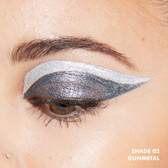 Delineador NYX Epic Wear metalico liquido resistente al agua en ojos.