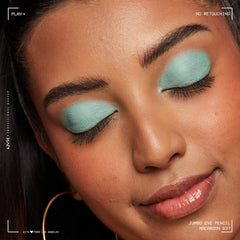 NYX Jumbo Sombra Ojos cremoso Macaroon Menta para sombra suave y duradera.
