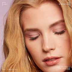 NYX Lápiz jumbo para ojos Latte Helado, sombra cremosa para párpados de fácil difuminado.