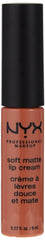 Nyx: textura cremosa en crema de labios para una aplicación suave y uniforme.