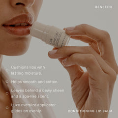 Oak Essentials bálsamo labial textura ligera y no pegajosa para maquillaje.