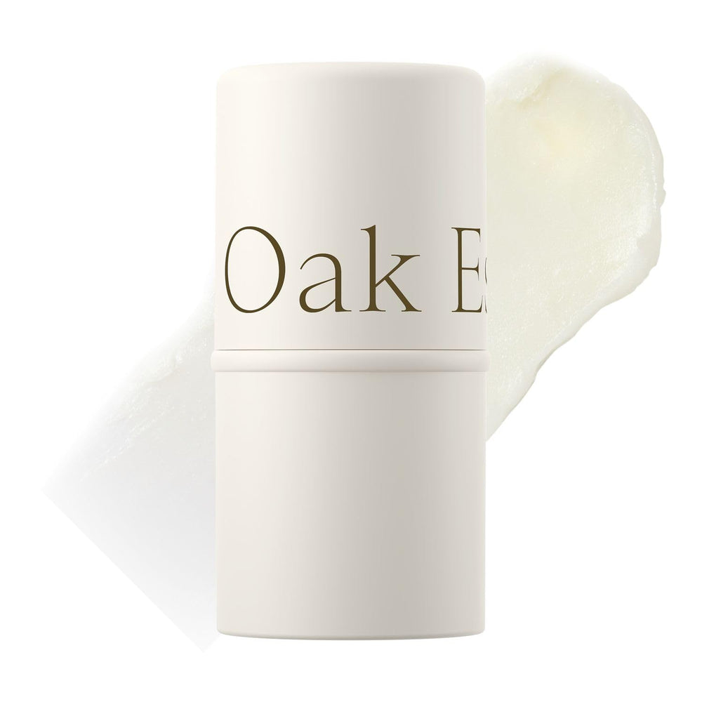 Oak Essentials bálsamo labial textura suave para hidratación diaria.
