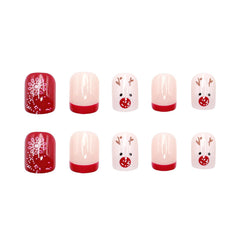 Uñas acrílicas cuadradas con diseño navideño y copos de nieve.