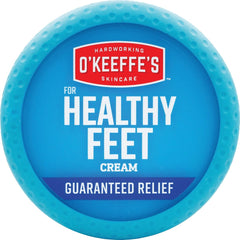 Crema de pies de O'Keeffe's, envase en estante, ideal para rutina diaria de cuidado.