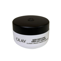 Hydratation quotidienne assurée par la crème Olay pour les peaux sèches.