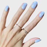 Olive & June Super Stick Mani, vista frontal de uñas realistas para uso diario