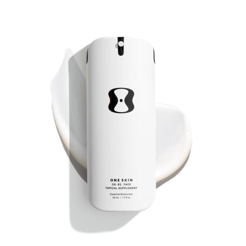 oneskin OS-01: botella con bomba para una aplicación limpia y dosis precisas.