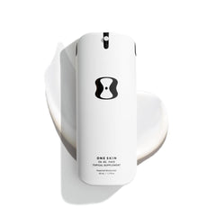 oneskin OS-01: botella con bomba para una aplicación limpia y dosis precisas.