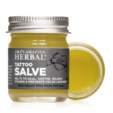 Ora's Amazing Herbal Tattoo Salve en bote para cuidado de tatuajes.