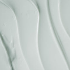 Textura sedosa de la crema de agua OSEA Seabiotic para un acabado suave